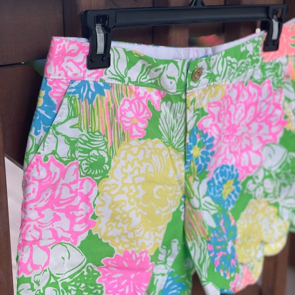 Lilly Pulitzer Buttercup shorts multi colored - Picture 5 of 7